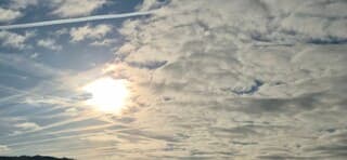 De zon probeert door te komen 