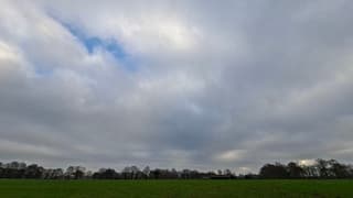 Spaarzaam momentje vandaag waarbij toefje blauwe lucht te zien is