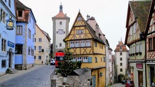 Grijs en kleurrijk in zuid-Duitsland in Rothenburg ob der Tauber