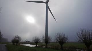 De zon probeert er doorheen te komen