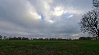 Spaarzaam momentje vandaag waarbij toefje blauwe lucht te zien is, tijdstip foto 13.17 uur, locatie Albergen. Jacob Zeefat