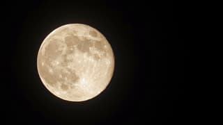 Om 15.18 volle Supermaan nu schitterend!