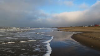 De lucht breekt even open