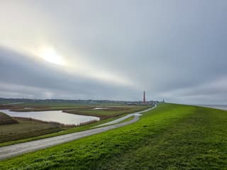 rond 12 uur een poging van de zon..maar lukt niet echt...