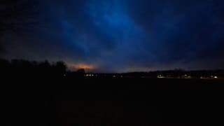 Enschede 17.08 uur, verlichte wolken