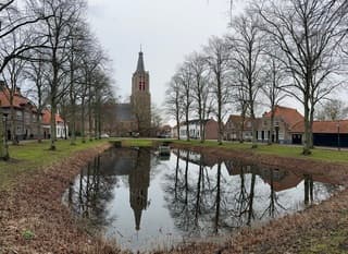 Grijze weerspiegeling.