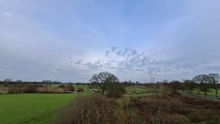 Wat aparte wolken en wat blauwe luchten boven het Reestdal in Meppel