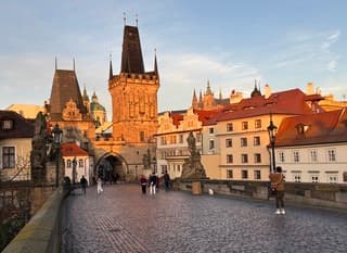 Praag in goud ochtendlicht