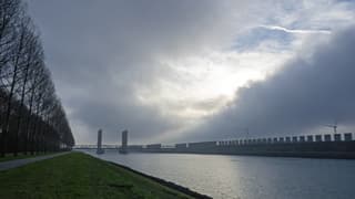 Calandbrug in de wolken