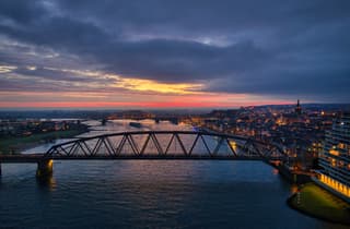 Zonsopgang in Nijmegen, ochtendrood