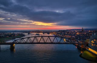 Zonsopgang in Nijmegen, ochtendrood