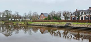 Bewolking en weerspiegeling in het water vanmiddag 
