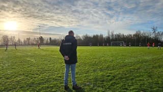 Zon breekt door tijdens voetbalochtend 