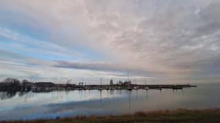 In het vroege ochtendlicht langs de Oosterschelde