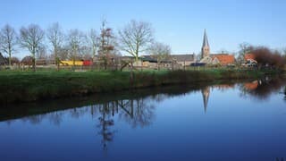 Zonovergoten dag, nauwelijks wind en een schitterend dorpsgezicht in Langbroek 