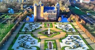 Kasteel Assumburg in de zon vandaag 