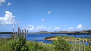 Bonaire prachtig blauw stapelwolken 