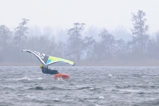 Grijze, koude dag maar met voldoende windkracht 3/4 om vooruit te komen 