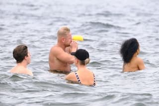 Je bent wel een echte bikkel als je vandaag met die kou gaat zwemmen.