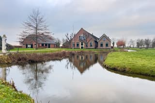 Bewolkt en rustig weer. 