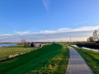 Blauwe lucht en wolken 
