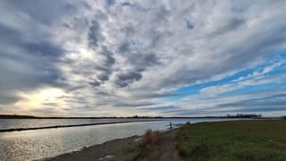 Geregeld een winterzonnetje door de wolkenlucht