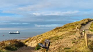 Zonnig met sluierwolken
