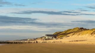Zonnig met sluierwolken, aangenaam zacht weer