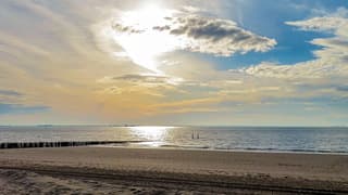Zonnig met sluierwolken, aangenaam zacht weer