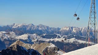 Vanaf kaprun gletsjer mooi uitzicht op skicircus saalbach hinterglemm leogang