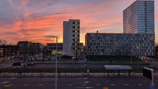Schitterende lucht bij zonsondergang in Utrecht 