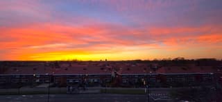 Kleurrijke zonsondergang in Apeldoorn