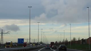 vanmiddag de scheiding van bewolkt en minder bewolkt 