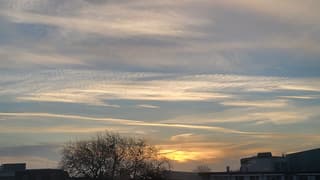 Sluierbewolking bij zonsopkomst 