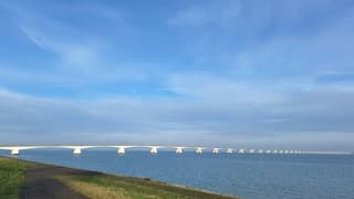 Zon, sluierbewolking en nog wat nevelig