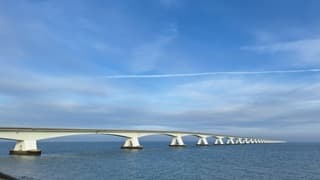 Zon, sluierbewolking en nog wat nevelig