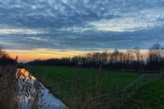 Zonsondergang op de eerste dag van de winter 16:35 