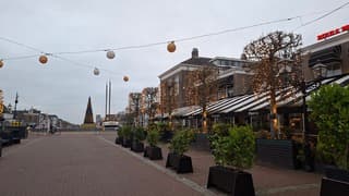 Einde van de middag in een grijs Assen