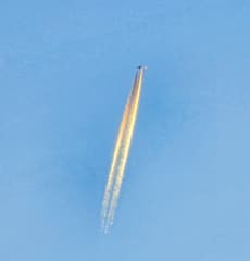 Vliegtuig met zonsopkomst