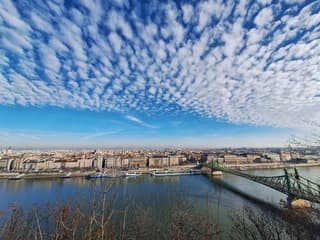 Prachtig weer aan de Donau in Budapest 