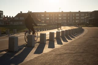 Fietsen op 2e kerstdag met laagstaande zon