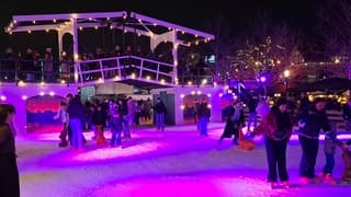 IJspret op de kunstijsbaan Museumplein 