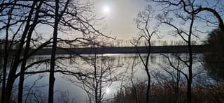 Zon schijnt in het water 