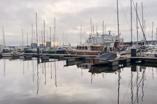Bewolkt en rustig weerbeeld 