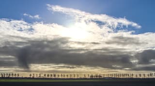 Mix van zon, wolken en een bui