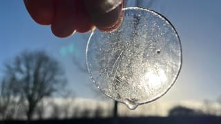 Klein stukje smeltend ijs