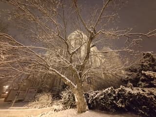 Sneeuw op oudejaarsavond in Budapest 