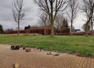 Restanten vuurwerk nog op te ruimen, koude wind.