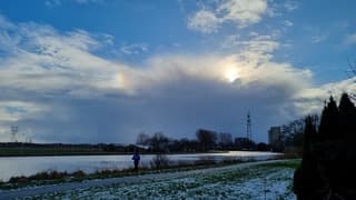 Bijzon boven 'vertrokken' sneeuwbui
