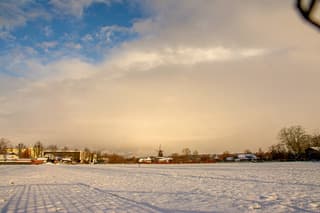 Zon,wolken en sneeuw